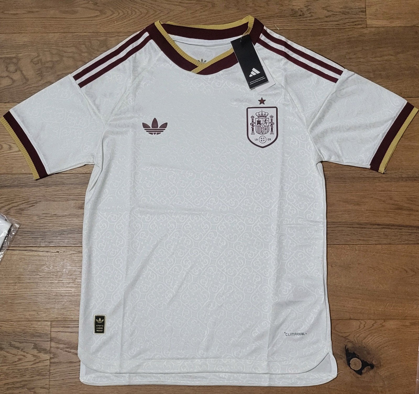 Spanje uitshirt 2026, Maat 48/50 (M), Nieuw, Ophalen of Verzenden, Adidas