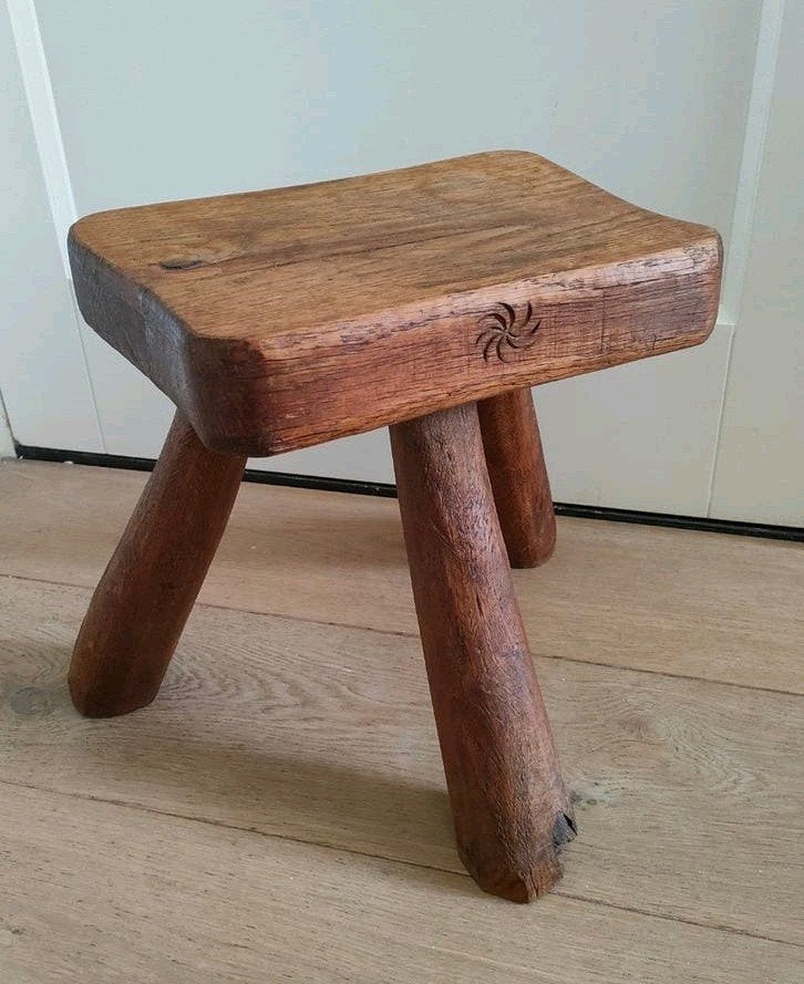 Vintage kruk Brutalistische Melkkruk tafeltje bijzettafeltje, Ophalen of Verzenden, Gebruikt, Hout