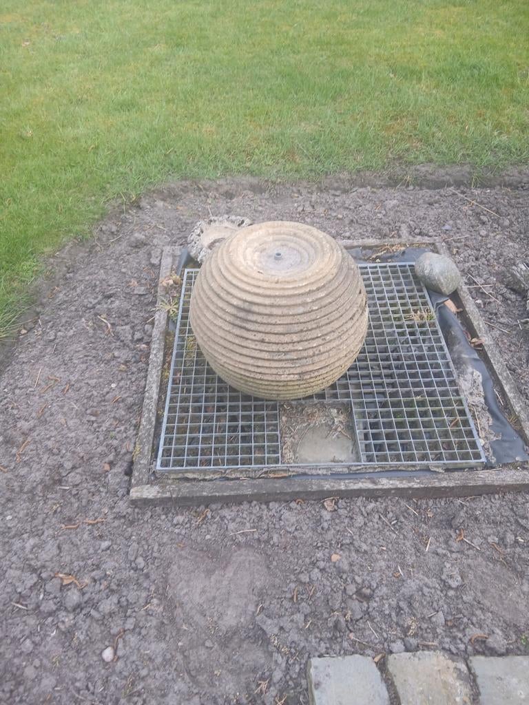 Waterfontein met pomp, Ophalen of Verzenden, Beton, Fontein