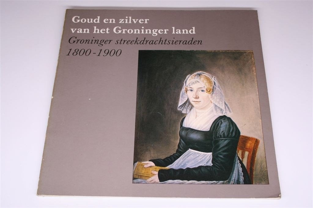 Groninger Goud & Zilver — Streekdrachtsieraden [1800-1900], Ophalen of Verzenden, Gelezen