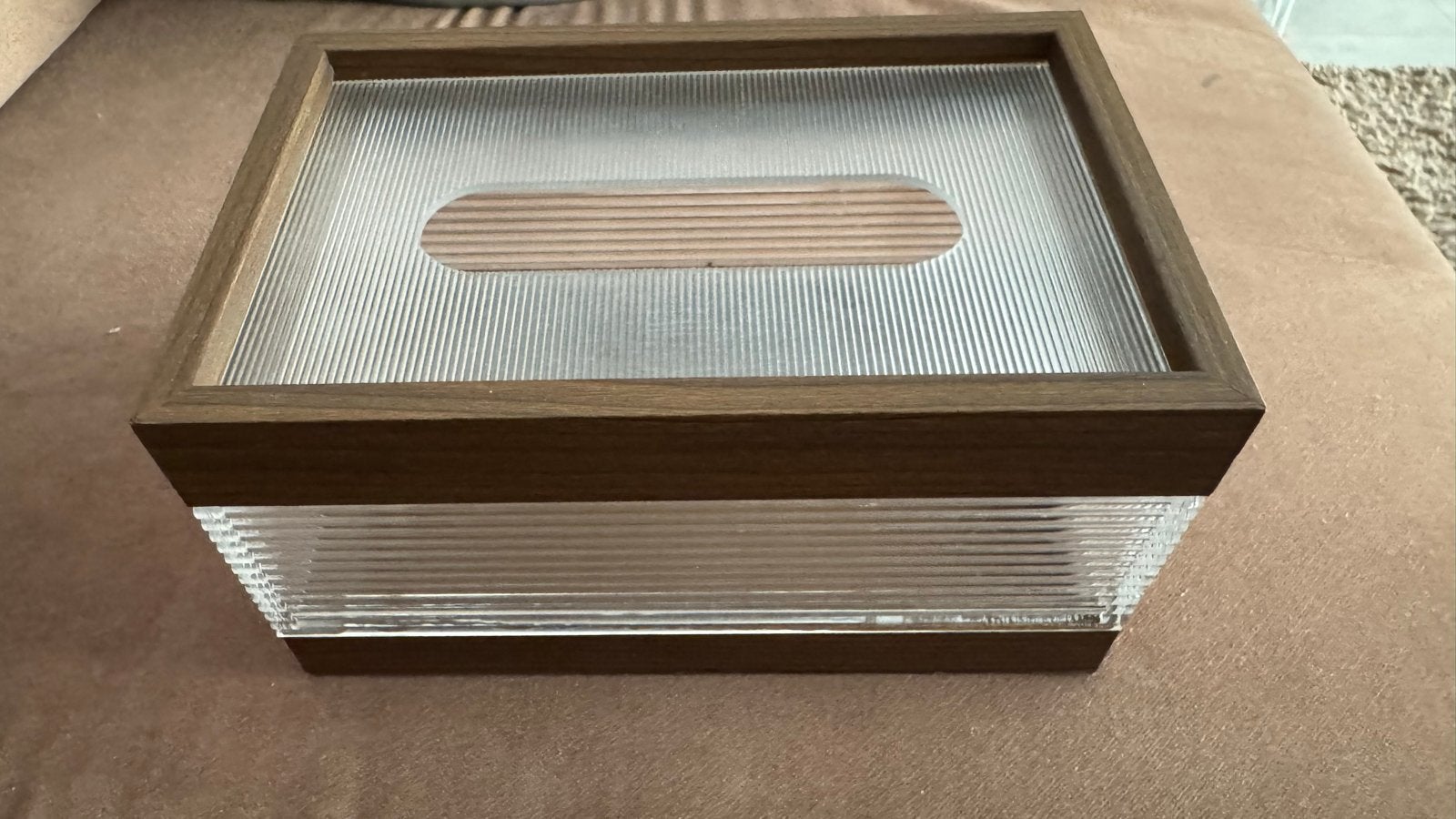 Nieuwe tissuebox van hout en geribbeld glas, Ophalen of Verzenden, Nieuw, Hout