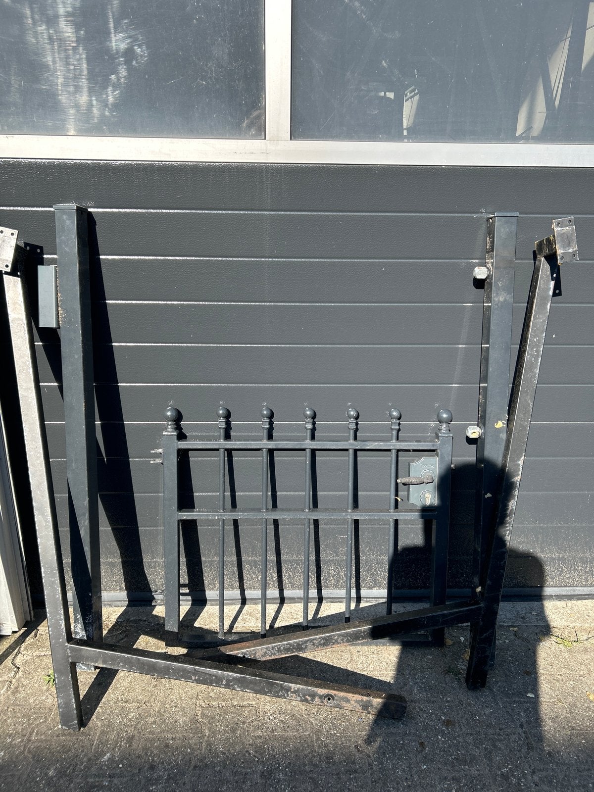 Zwart ijzeren sier poort met extra palen, Tuin en Terras, Met poort, Gebruikt, Ophalen of Verzenden, Sierhekwerk