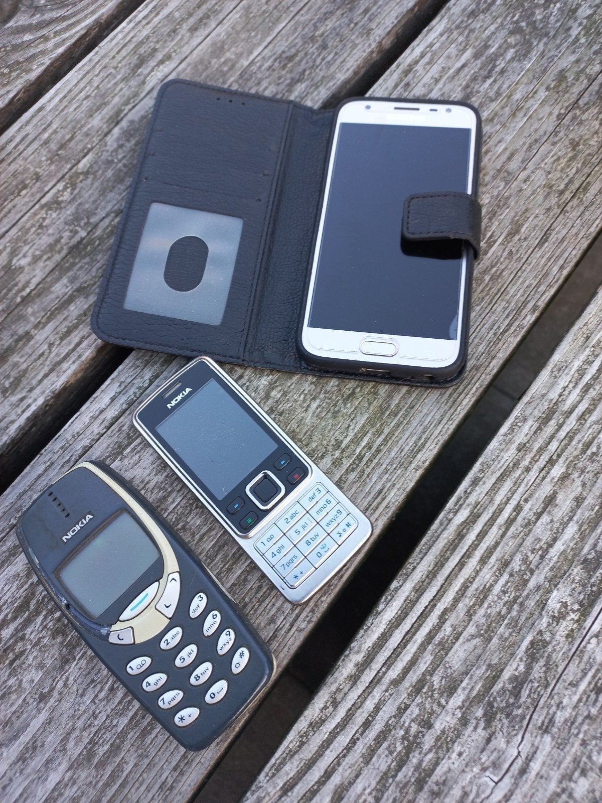 3 telefoons: Samsung Galaxy J5 en 2 Nokia's, Gebruikt, Ophalen of Verzenden, Minder dan 3 megapixel, Klassiek of Candybar