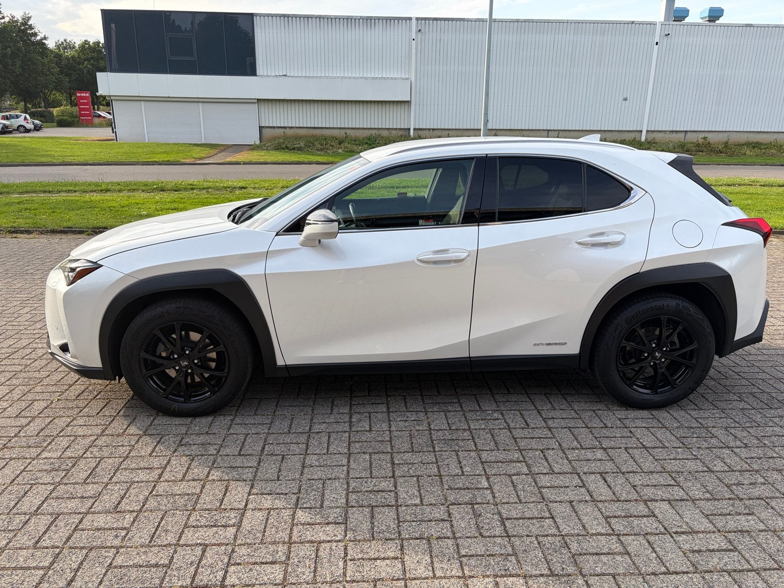 Lexus UX 250h Hybrid 184pk CVT 2020 Wit, 750 kg, 4 cilinders, Wit, 1987 cc