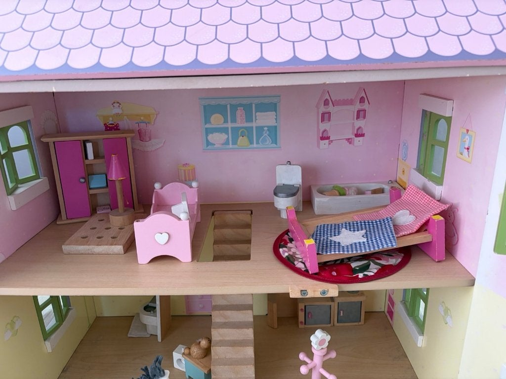 Groot houten poppenhuis met meubels en accessoires, Ophalen, Gebruikt, Poppenhuis