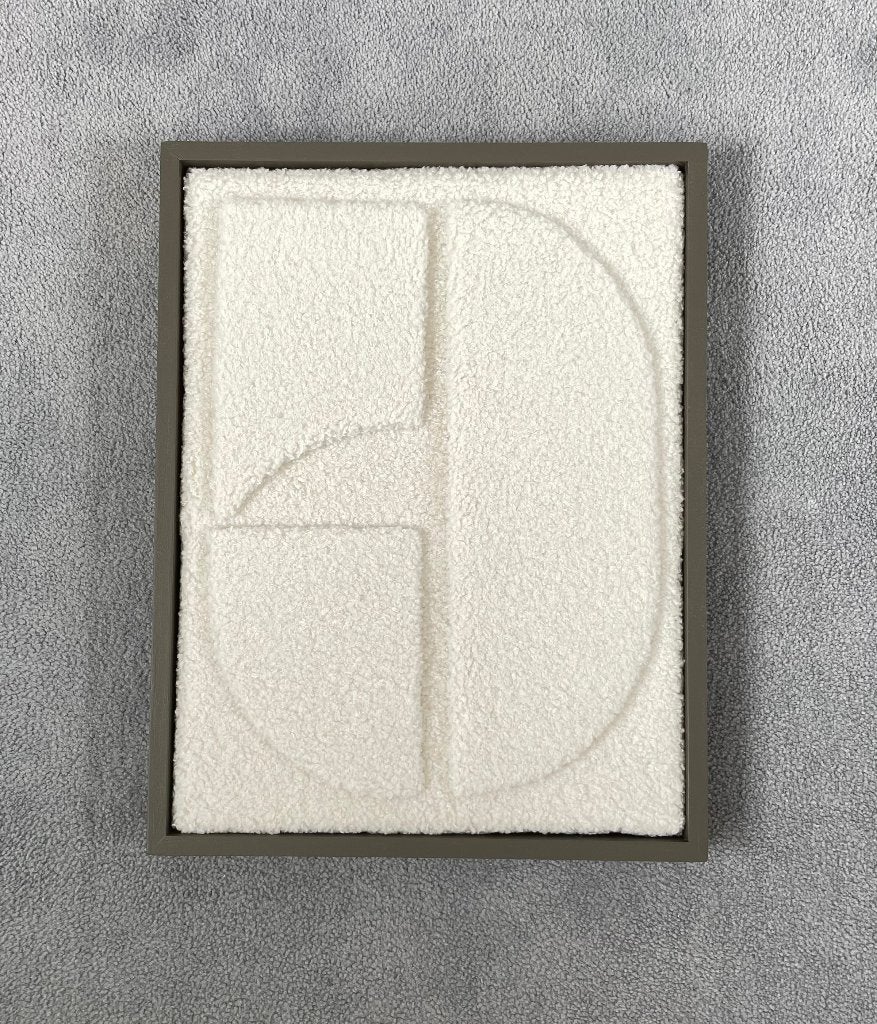 Schilderij van bouclé meubelstof - off white in bruine lijst, Minder dan 50 cm, Oorspronkelijke maker, Nieuw, Ophalen of Verzenden