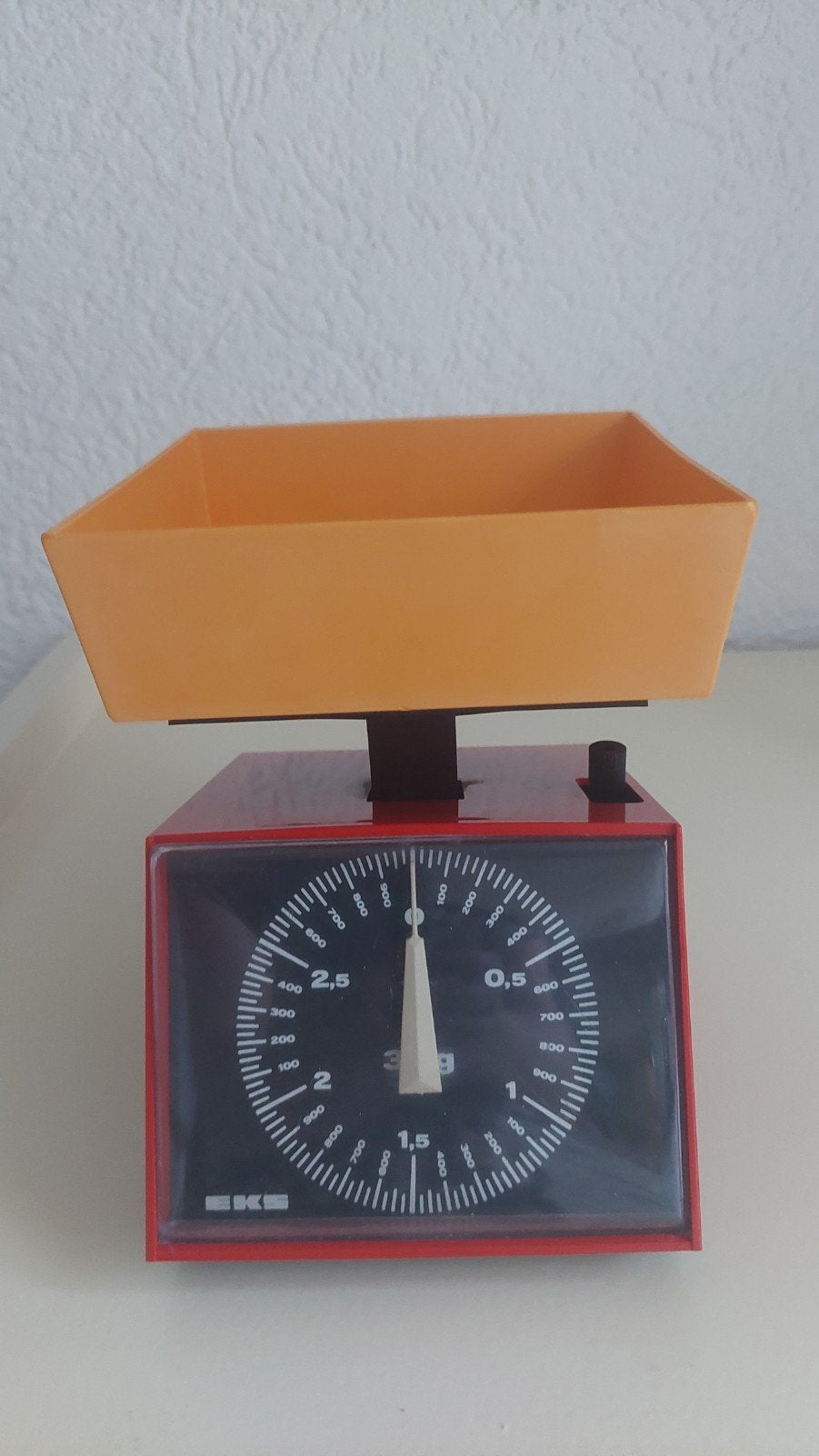 Vintage analoge bakweegschaal en zeef - Rood, Oranje, Geel, Ophalen