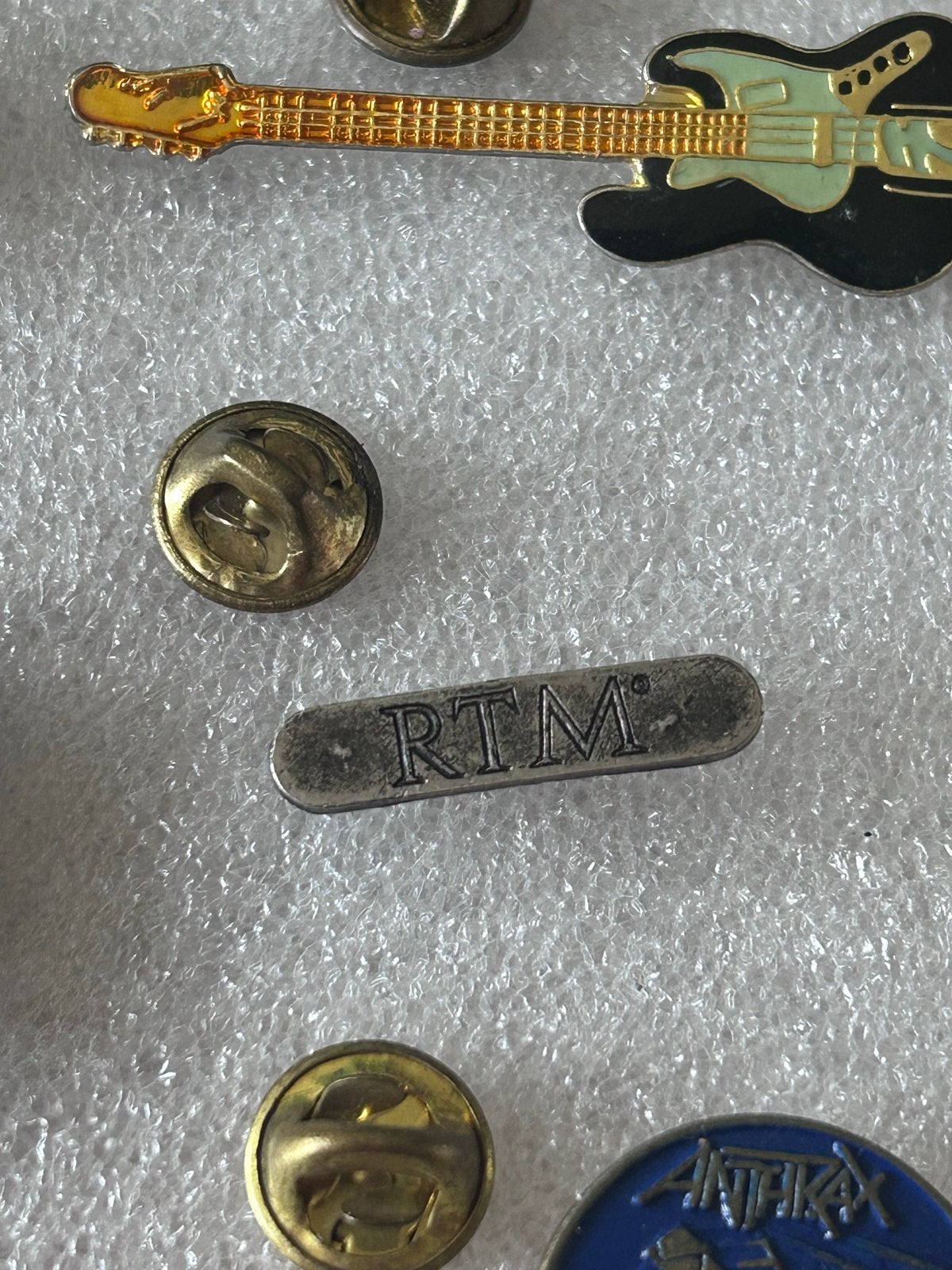 RTM pin - Vintage Collectie, Verzamelen, Ophalen of Verzenden, Gebruikt, Overige onderwerpen, Speldje of Pin