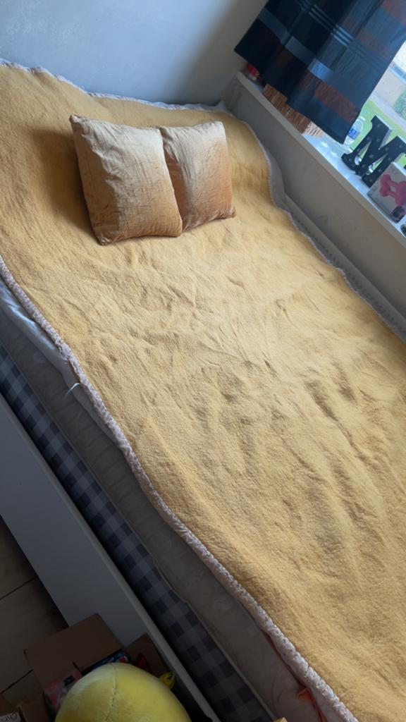 Tweepersoonsbed met matras, Huis en Inrichting, Slaapkamer | Bedden, Overige materialen, Gebruikt, Beige, Tweepersoons
