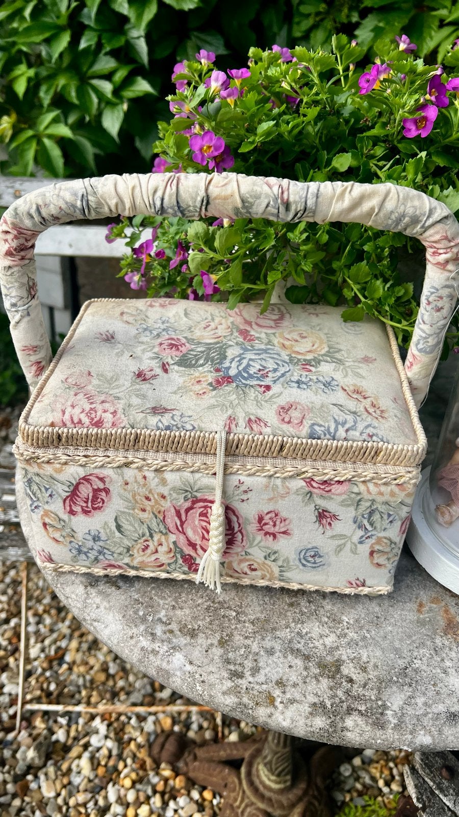 Vintage Naaidoos met Bloemenprint - Handgemaakt, Hobby en Vrije tijd, Ophalen of Verzenden, Gebruikt, Overige typen