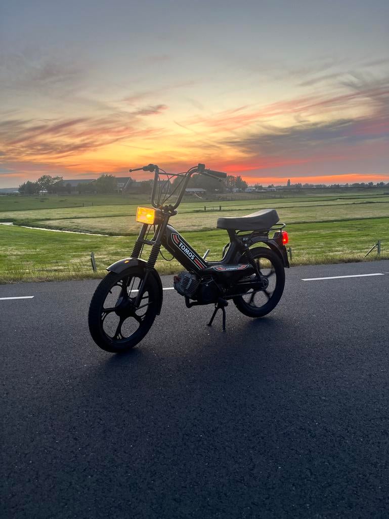 Tomos 65cc geel kenteken + een paar losse onderdelen, Fietsen en Brommers, Brommers | Tomos, Ophalen, Gebruikt, Maximaal 45 km/u