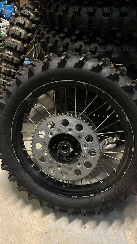 Honda CR 125 ,250 18 inch achterwiel + remschijf + tandwiel, Ophalen of Verzenden, Gebruikt