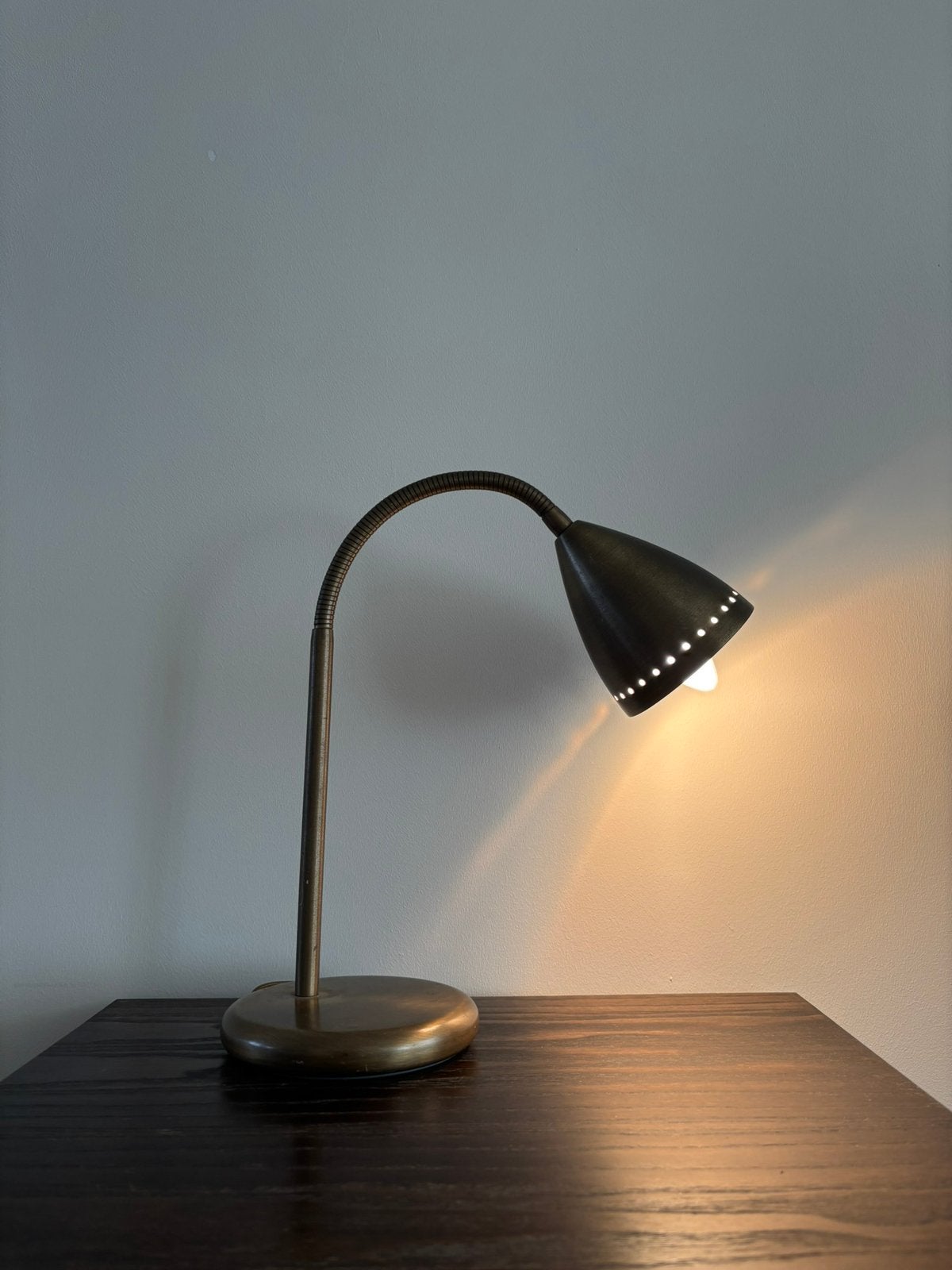 Vintage Happy Light bureaulamp – messingkleurig, Ophalen