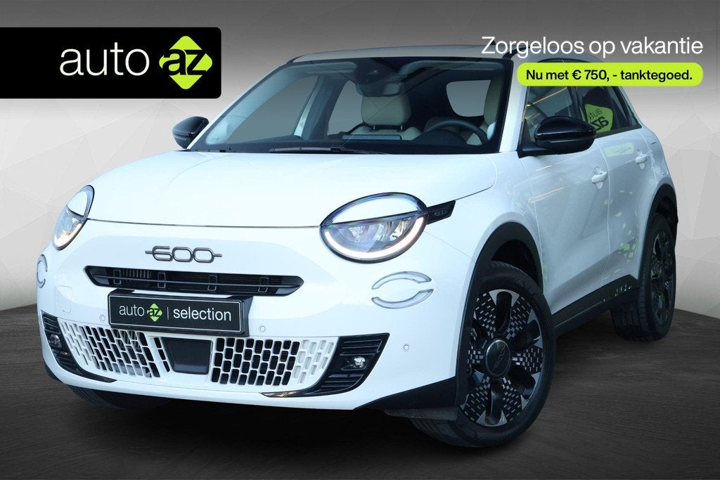 Fiat 600 1.2 Hybrid La Prima / Camera / Carplay / Massage, Gebruikt, Euro 6, 1199 cc, 620 kg
