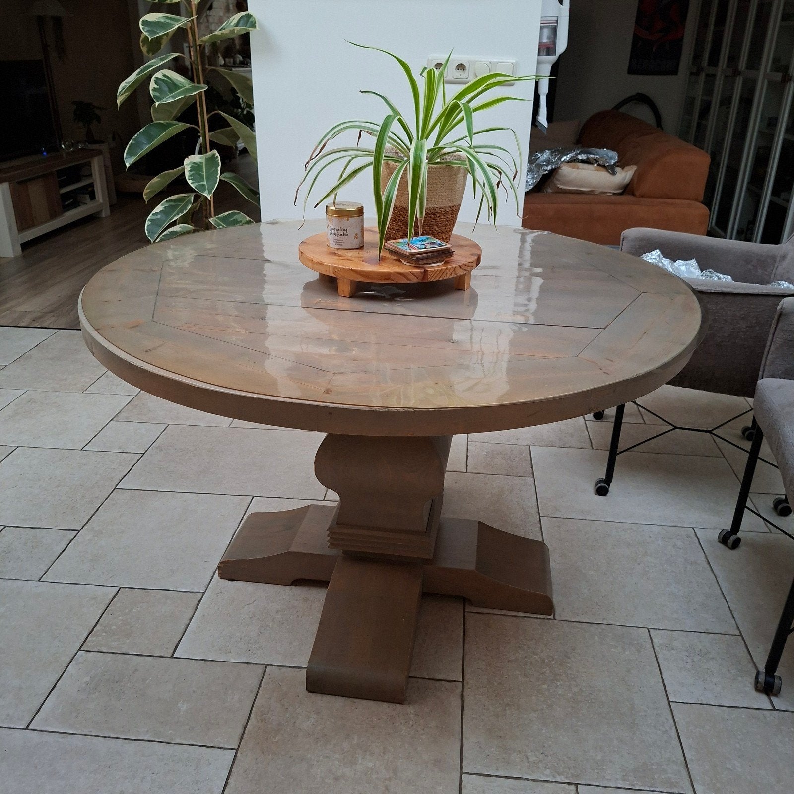 landelijke ronde eettafel met robuuste voet, Ophalen, Rond, Vier personen, Overige houtsoorten