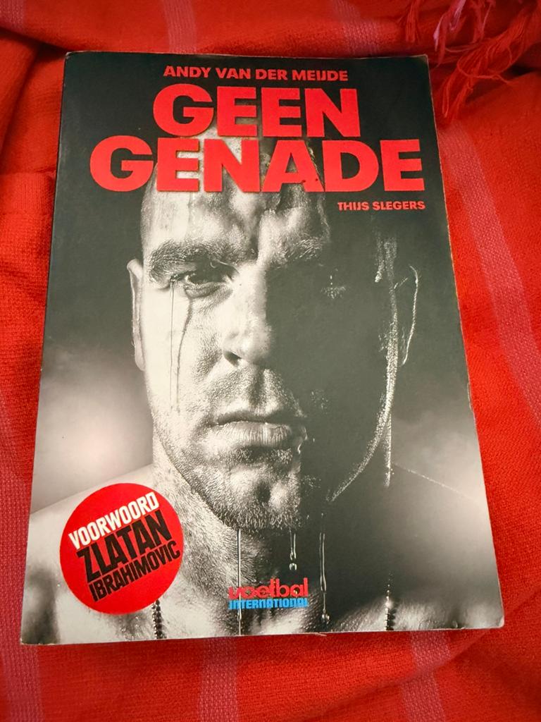 Geen Genade - Andy van der Meijde (Voetbal International), Ophalen of Verzenden, Nieuw, Balsport