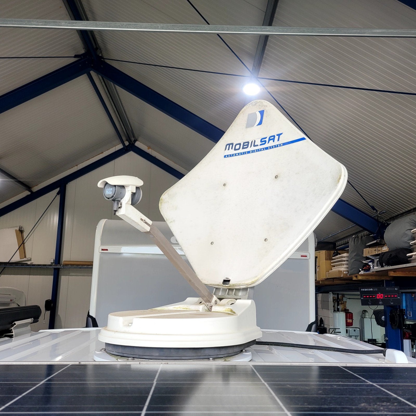 Volautomatische satelliet antenne Mobilsat, Ophalen