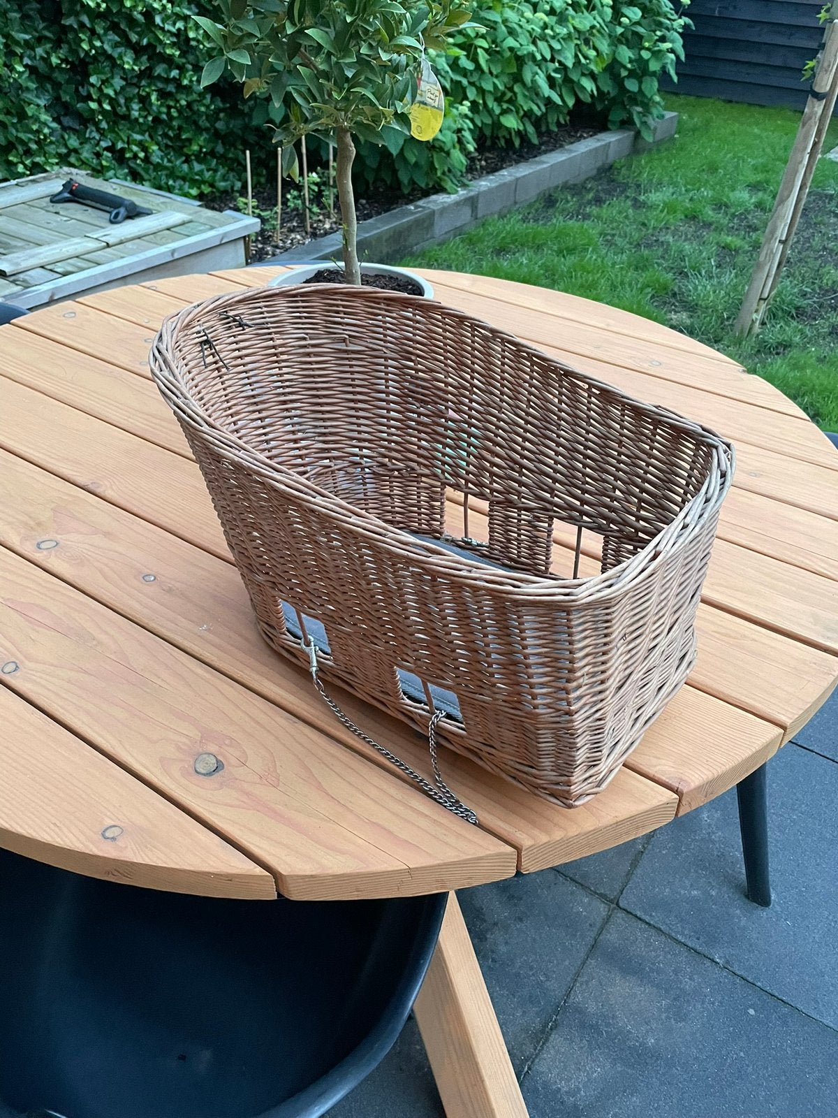 Hondemand voor op de fiets., Ophalen, Gebruikt, Fietsmand