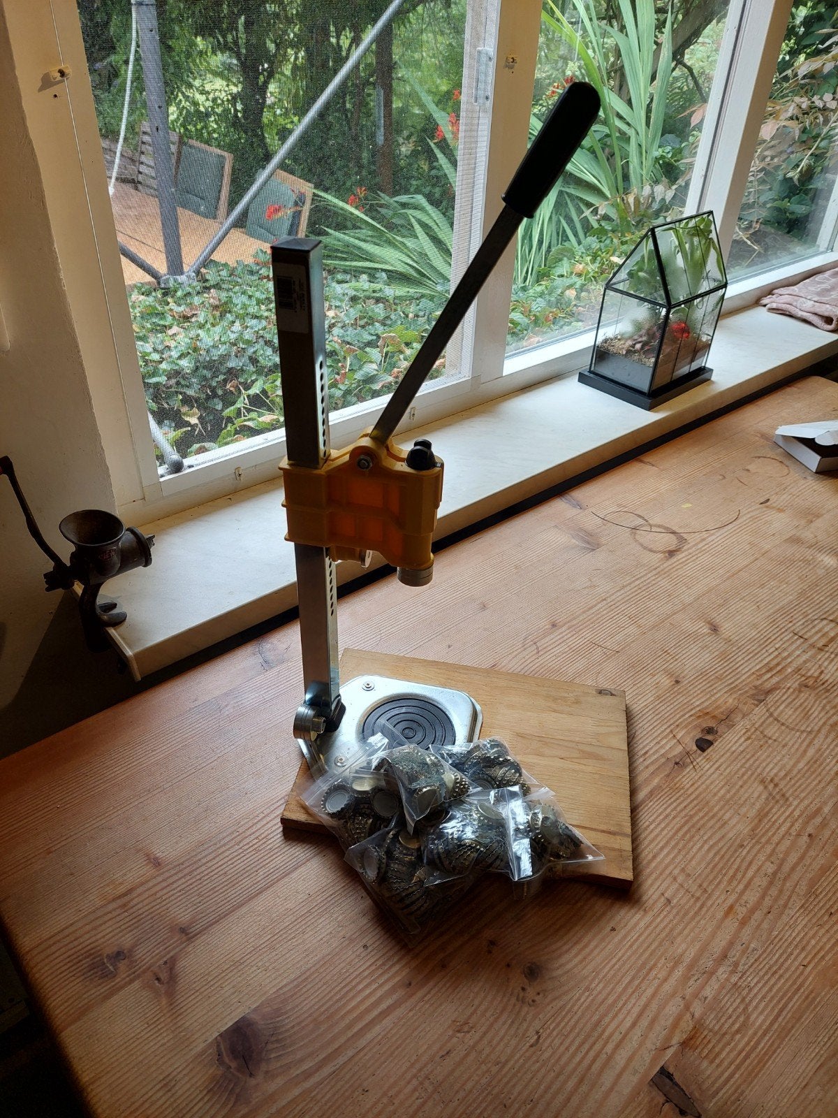 Flessenafsluiter met kroonkurken, Hobby en Vrije tijd, Ophalen, Gebruikt
