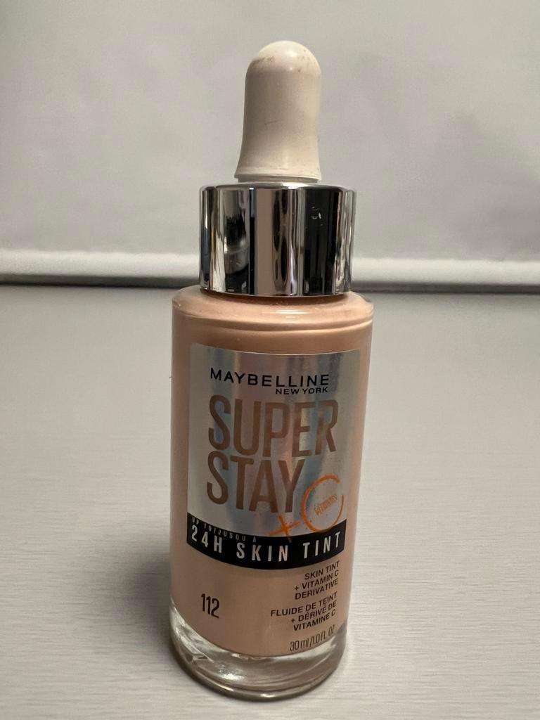 Maybelline Superstay 24H Skin Tint Foundation kleur 112, Gehele gezicht, Beige, Ophalen of Verzenden, Zo goed als nieuw