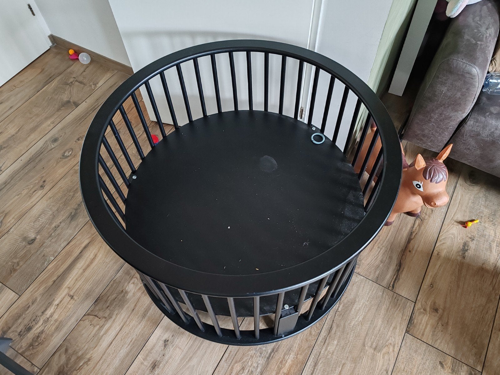 Ronde Zwarte Box, Kinderen en Baby's, Boxen, Ophalen of Verzenden, Zo goed als nieuw, Rond, In hoogte verstelbaar