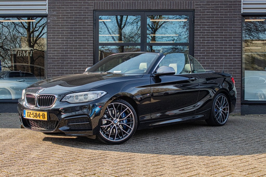 BMW M235i F23 Cabrio M Sport High Executive / Handgeschakeld, Auto's, Achterwielaandrijving, Gebruikt, 4 stoelen, Zwart