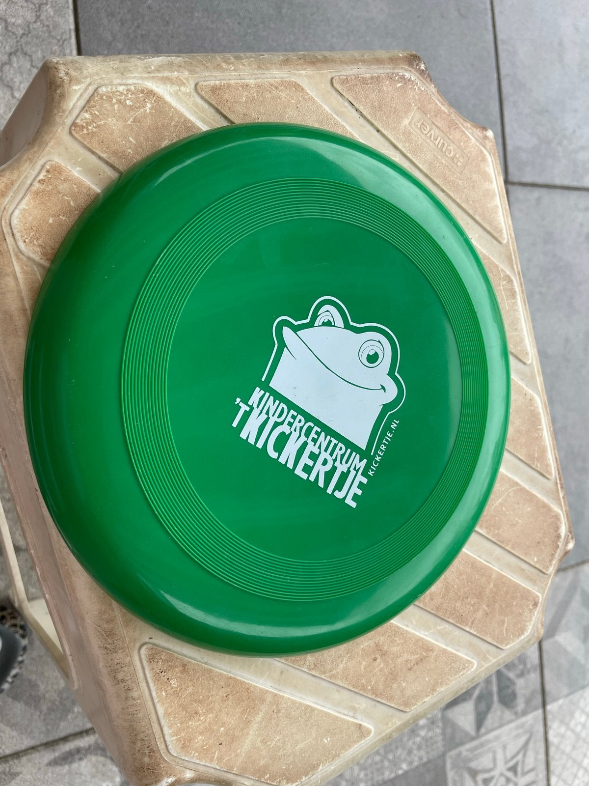 Groene frisbee van Kindercentrum 't Kickertje, Ophalen of Verzenden, Gebruikt