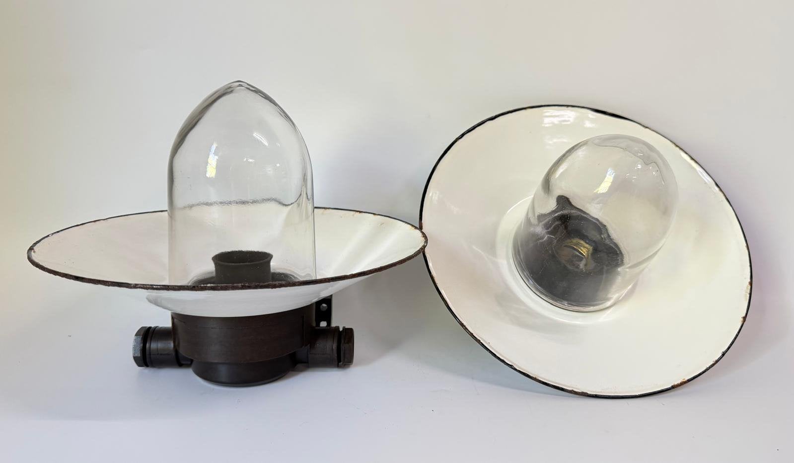 Stoere antieke stallamp met bakeliet en emaille boerenlamp, Ophalen of Verzenden