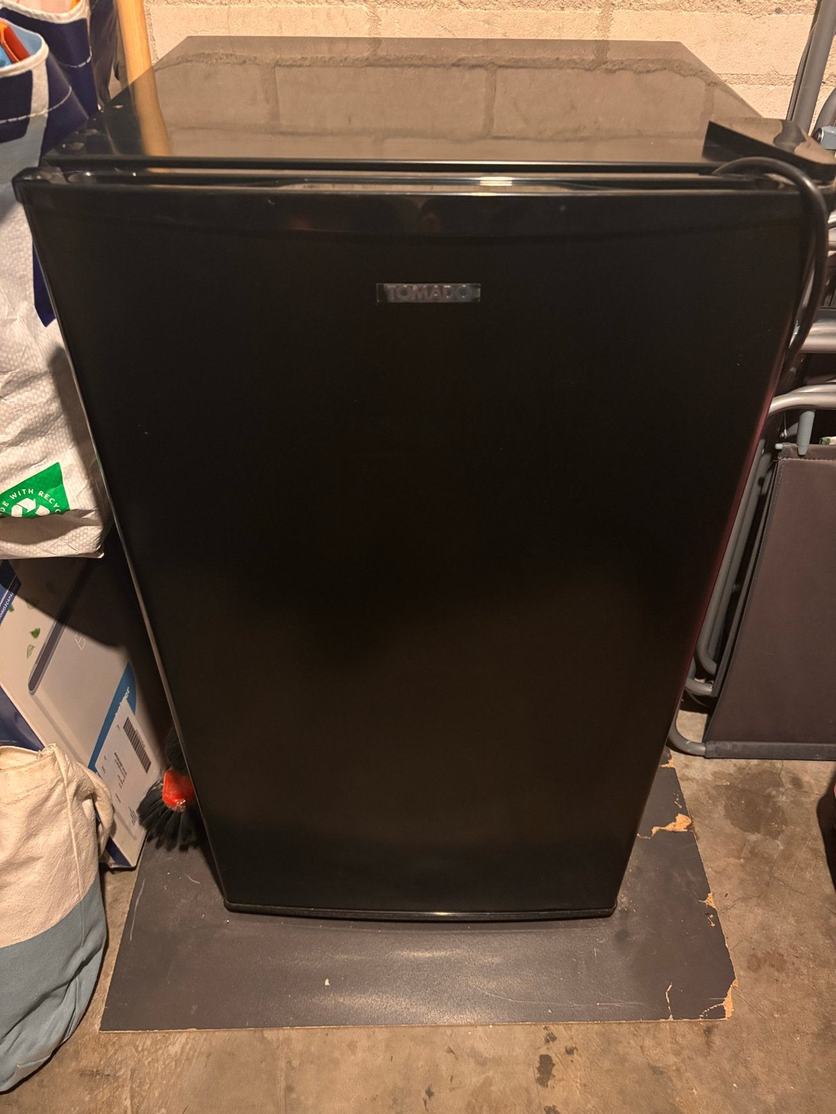 Tomado Koelkast/Fridge Zonder Vriesvak - Zwart, 75 tot 100 liter, 45 tot 60 cm, Ophalen, 85 tot 120 cm