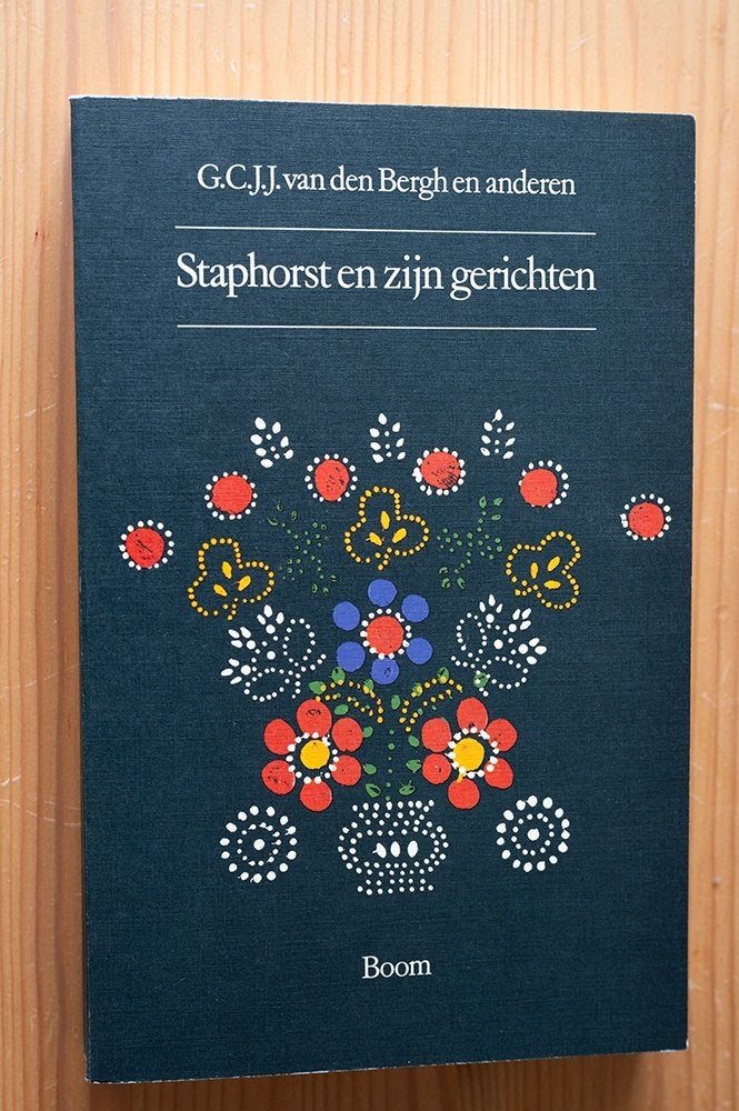 Boek Staphorst en zijn gerichten., Gelezen, G. van den Bergh, Christendom | Protestants, Ophalen of Verzenden