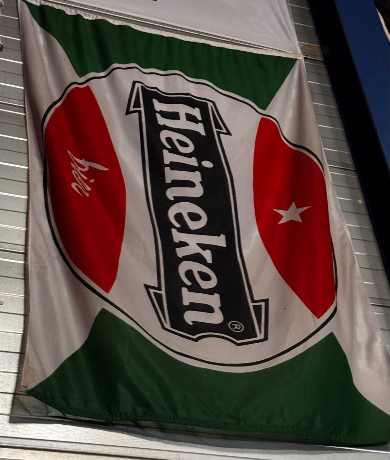 Heineken vlag, Diversen, Ophalen