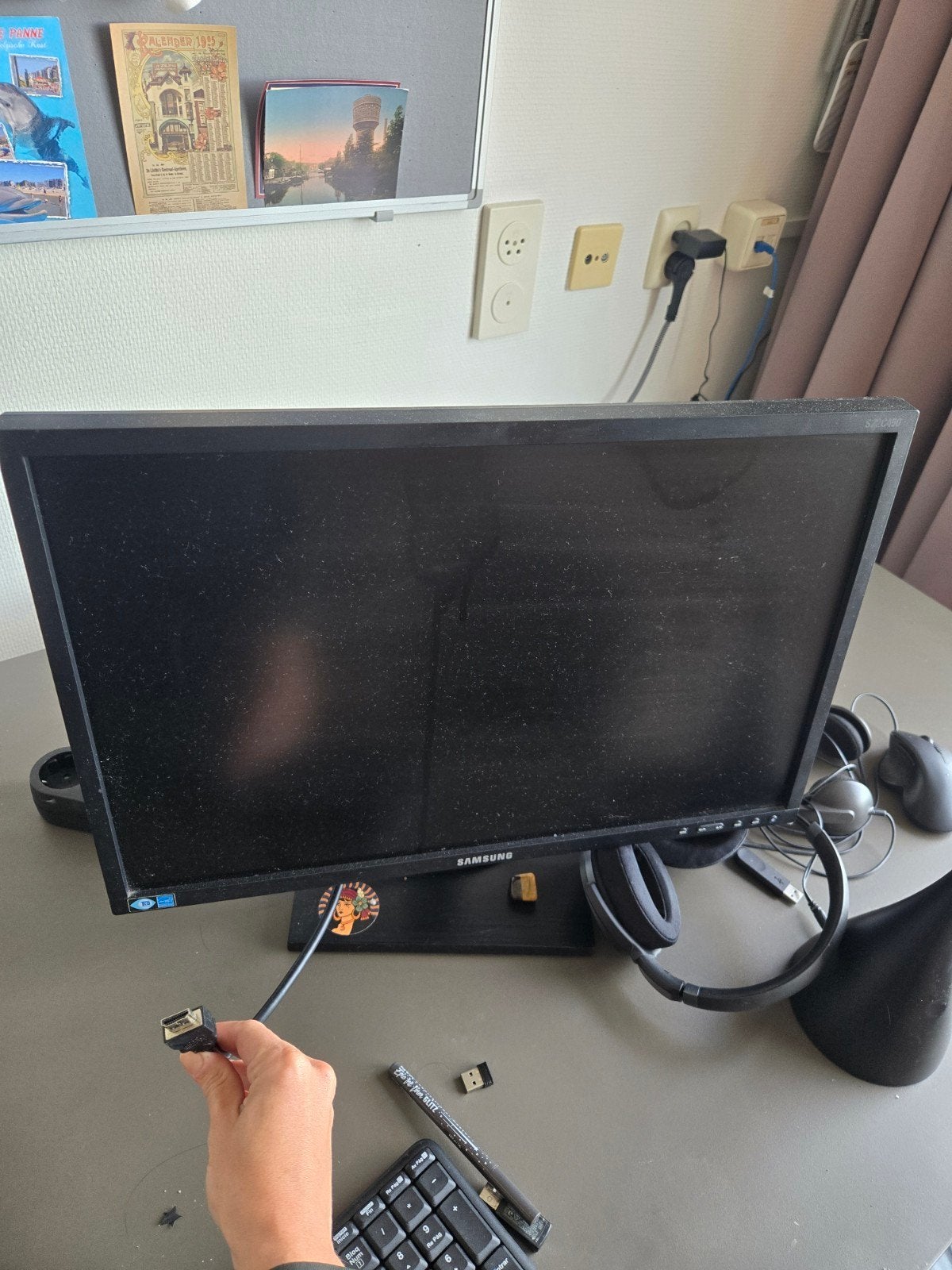 Samsung monitor (medium) met VGA naar  HDMI k, Computers en Software, Gebruikt, HDMI, Full HD, Ophalen of Verzenden