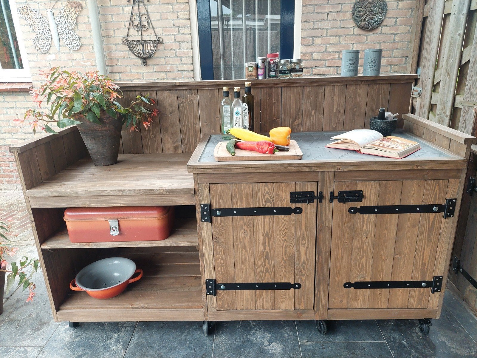 mooie nieuwe buitenkeuken met mozaiek werkblad, Ophalen, Nieuw, Gas