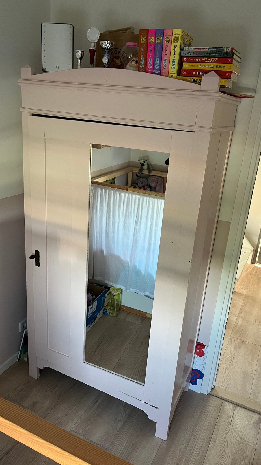 Mooie lichtroze oude houten kast met spiegel!, Ophalen, Gebruikt, Kast