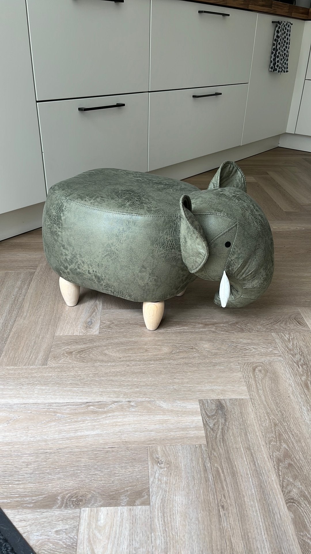 Poef/ kruk Olifantje groen, Ophalen, Zo goed als nieuw, Rond, Minder dan 50 cm