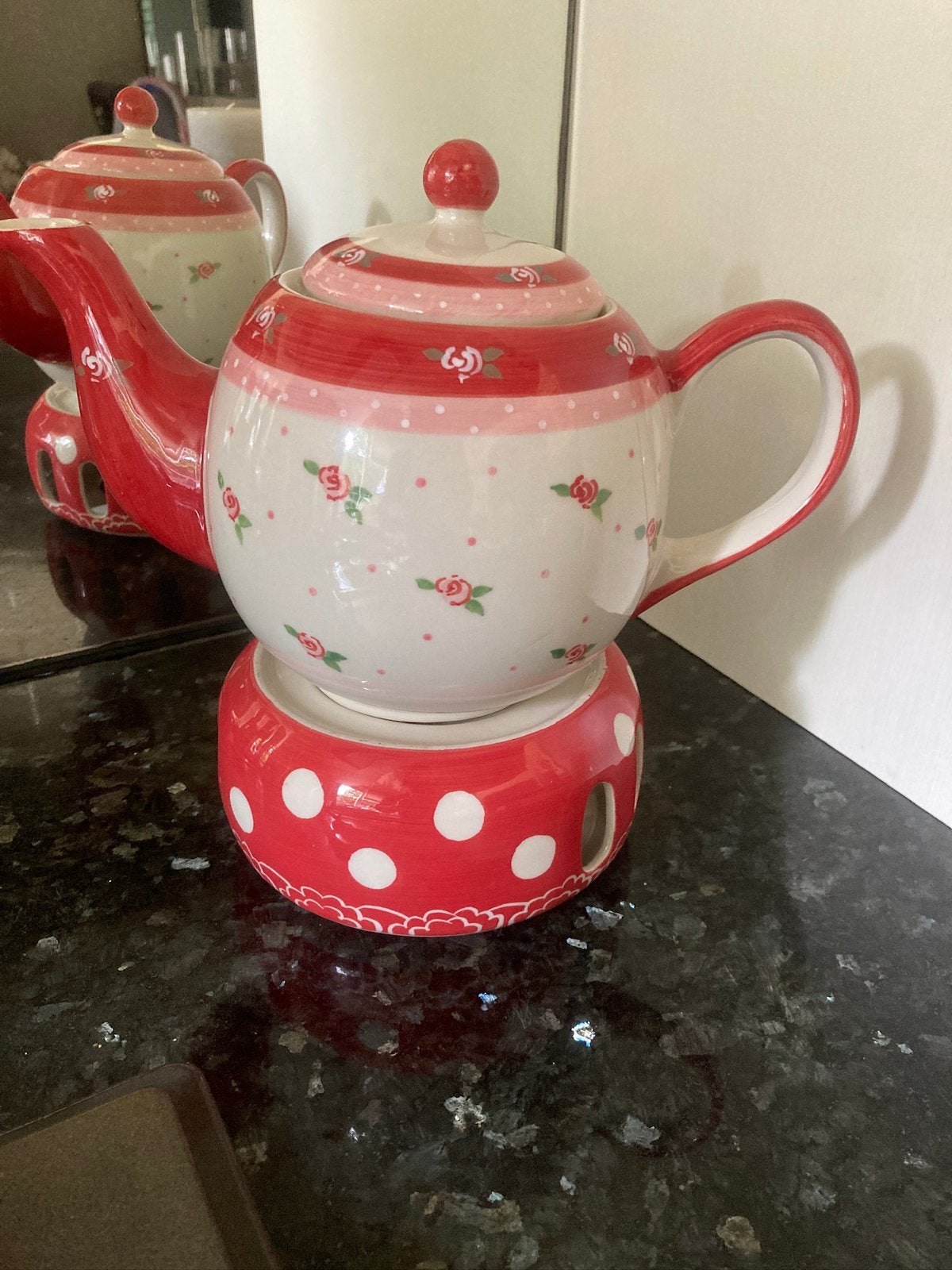 Froukjes servies theepot met theelicht - rood/wit, Theepot/fluitketel, Gebruikt, Ophalen of Verzenden, Steen/keramiek