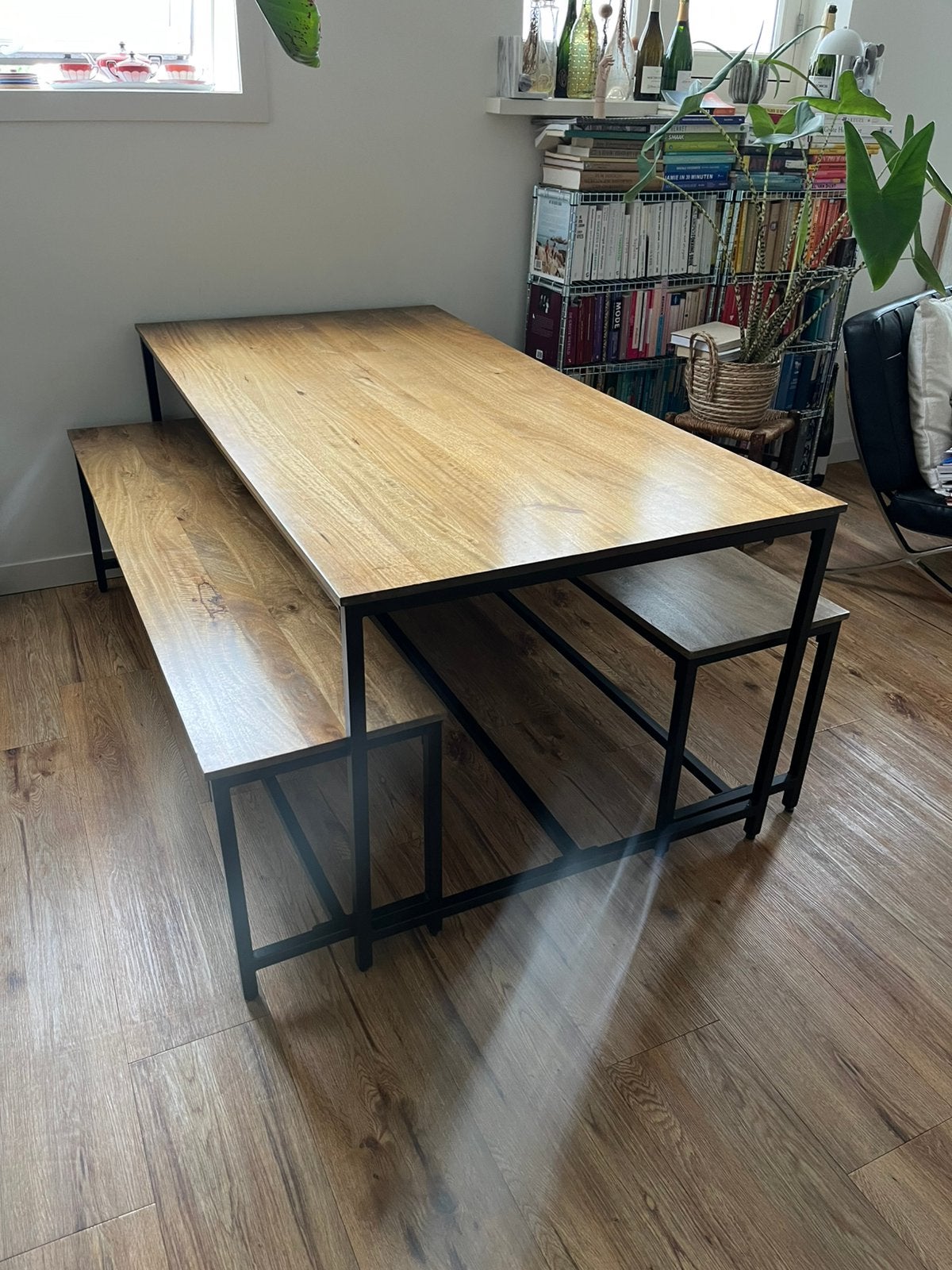 Eettafel met onderschuif banken, Ophalen, 50 tot 100 cm, Zo goed als nieuw, Vijf personen of meer