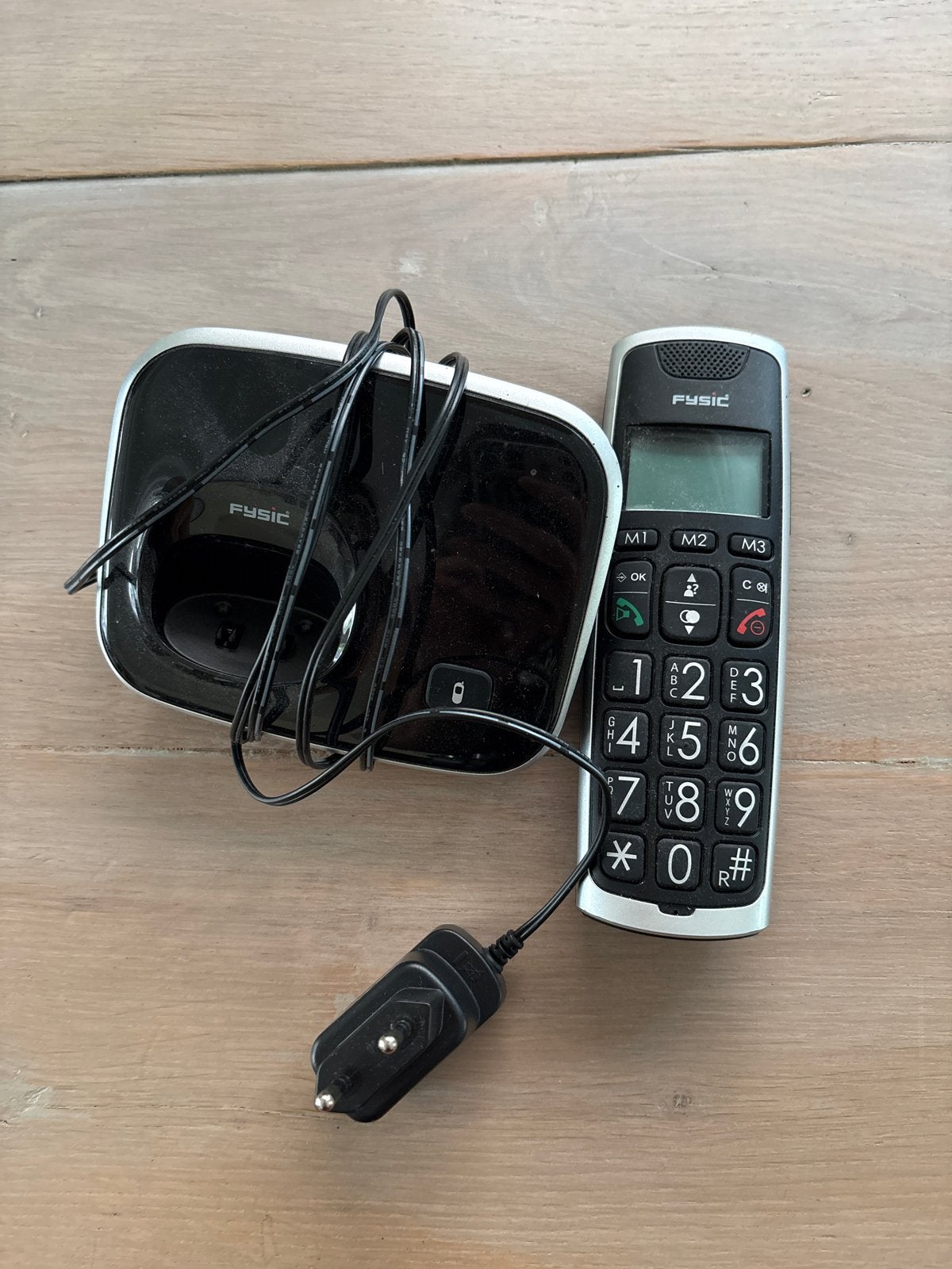 Fysic seniorentelefoon met grote toetsen en oplaadstation, Ophalen of Verzenden, Gebruikt, 1 handset