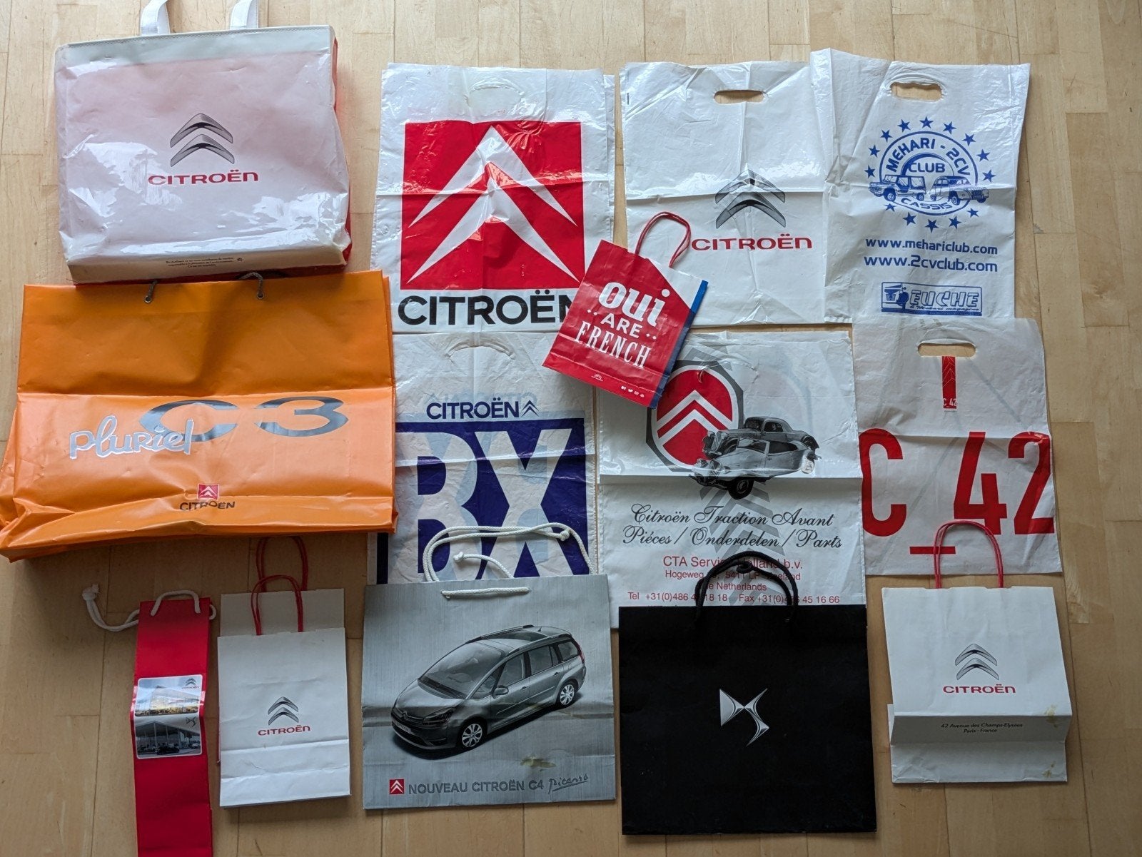 Citroën verzameling van 15 tassen - diverse modellen, Ophalen, Gebruikt, Auto's