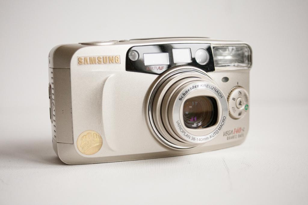 Samsung Vega 140s Quartz Date Millenium Edition, Ophalen of Verzenden, Gebruikt, Compact, Samsung