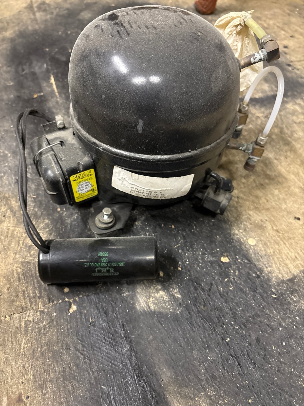 Compressor voor airco afvulstation of andere doeleinden, Doe-het-zelf en Verbouw, Compressors, Gebruikt, 10 bar of meer, Ophalen of Verzenden