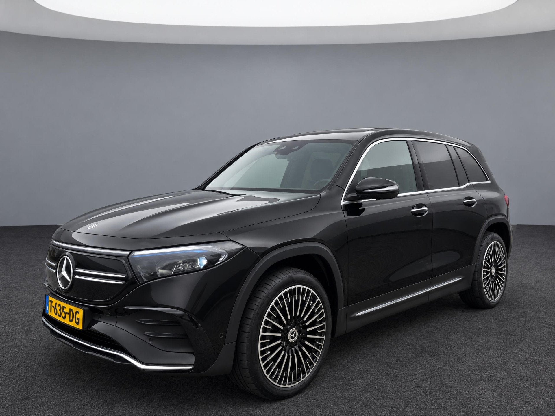 Mercedes-Benz EQB 250+ AMG Line 71 kWh / 360 Camera / Naviga, 12 maanden, Gebruikt, 190 pk, Automatische klimaatregeling
