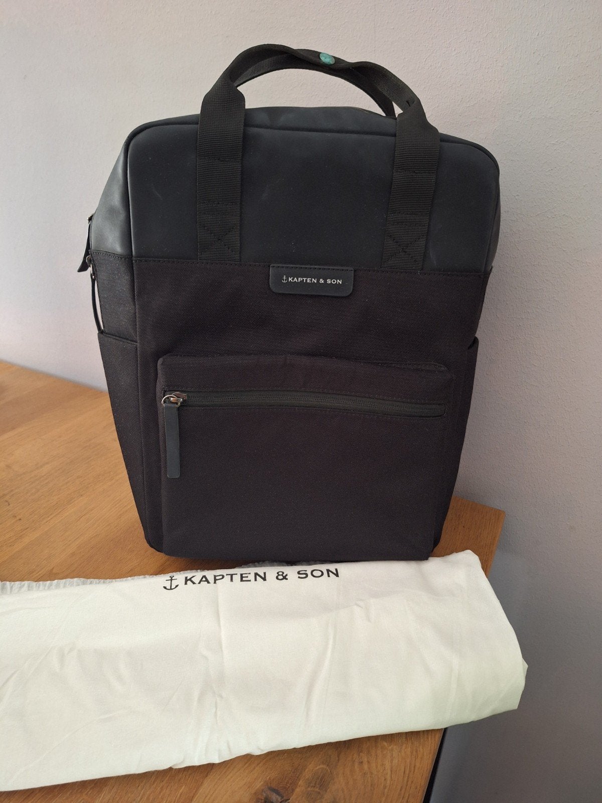 Kapten & Son rugzak met beschermhoes. All black., Ophalen of Verzenden, Gebruikt, Overige merken