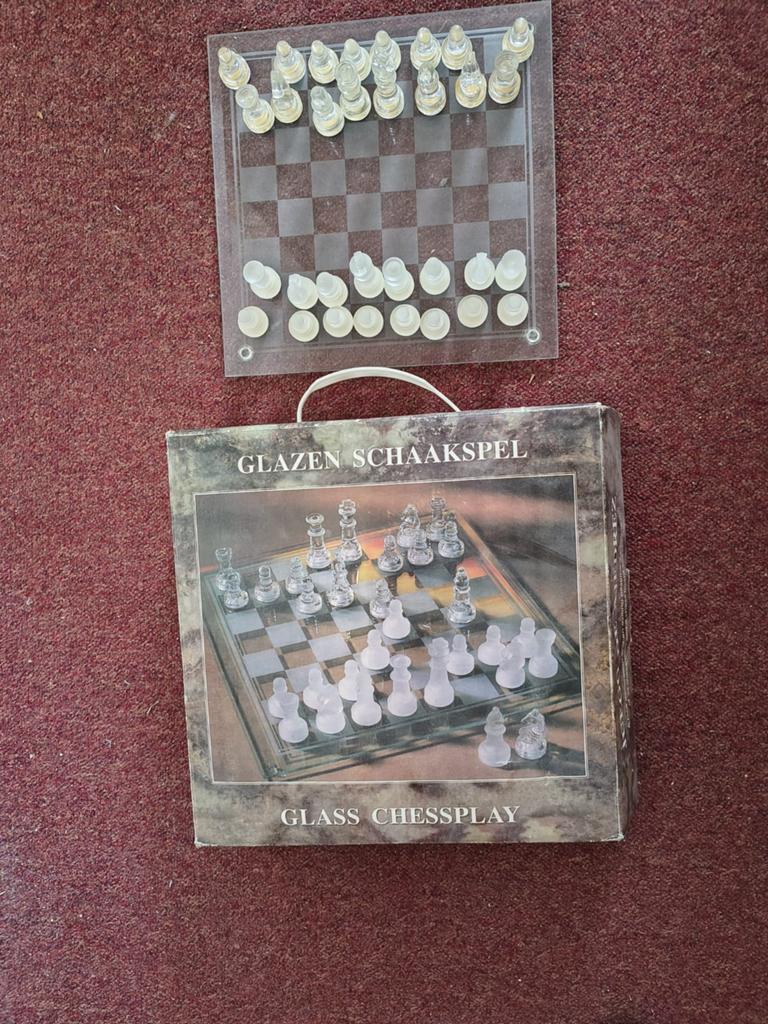 Glazen Schaakspel - Nieuwstaat, Een of twee spelers, Ophalen of Verzenden, Zo goed als nieuw, Onbekend