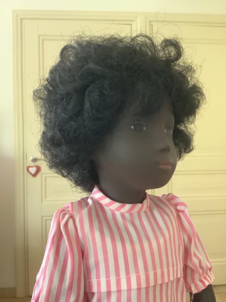 Sasha Morgentaler  CORA 44 cm., Verzamelen, Poppen, Ophalen of Verzenden, Zo goed als nieuw, Pop