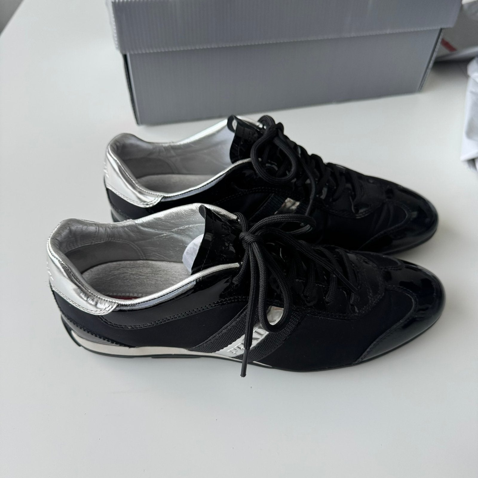Prada sneakers zwart maat 38,5 zgan, Verzenden, Zwart, Sneakers of Gympen, Zo goed als nieuw