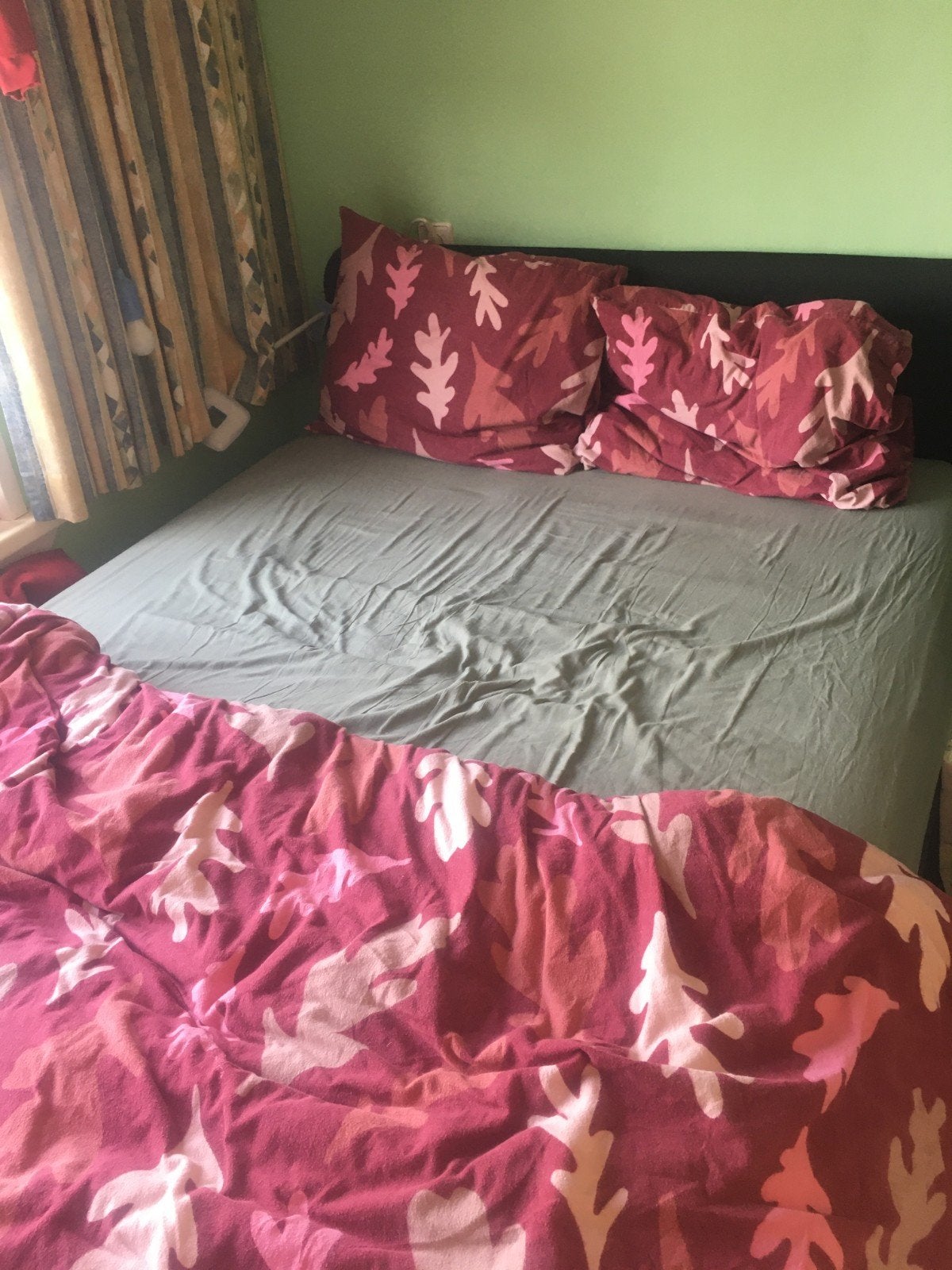 IKEA SLATTUM Gestoffeerd bed 140x200 cm - Donkergrijs, Tweepersoons, Zo goed als nieuw, 200 cm, 140 cm