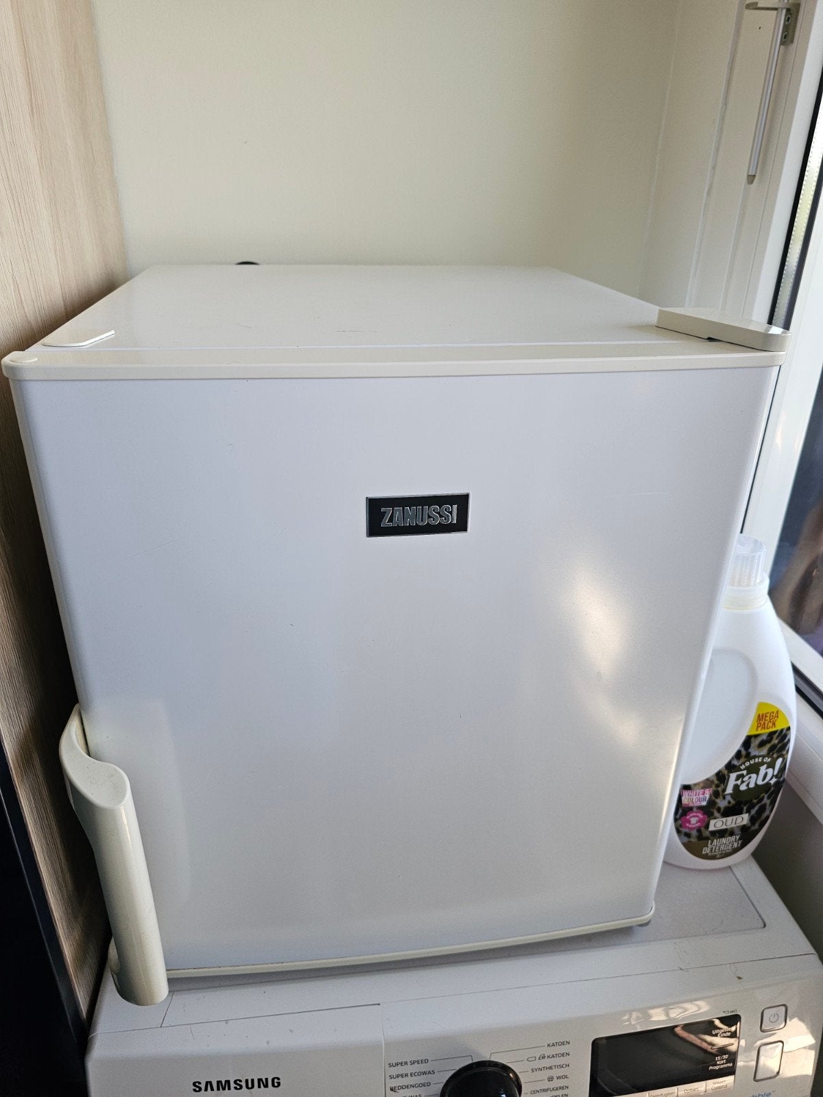 Zanussi mini vriezer zo goed als nieuw, Minder dan 85 cm, Minder dan 60 cm, Zo goed als nieuw, Energieklasse A of zuiniger