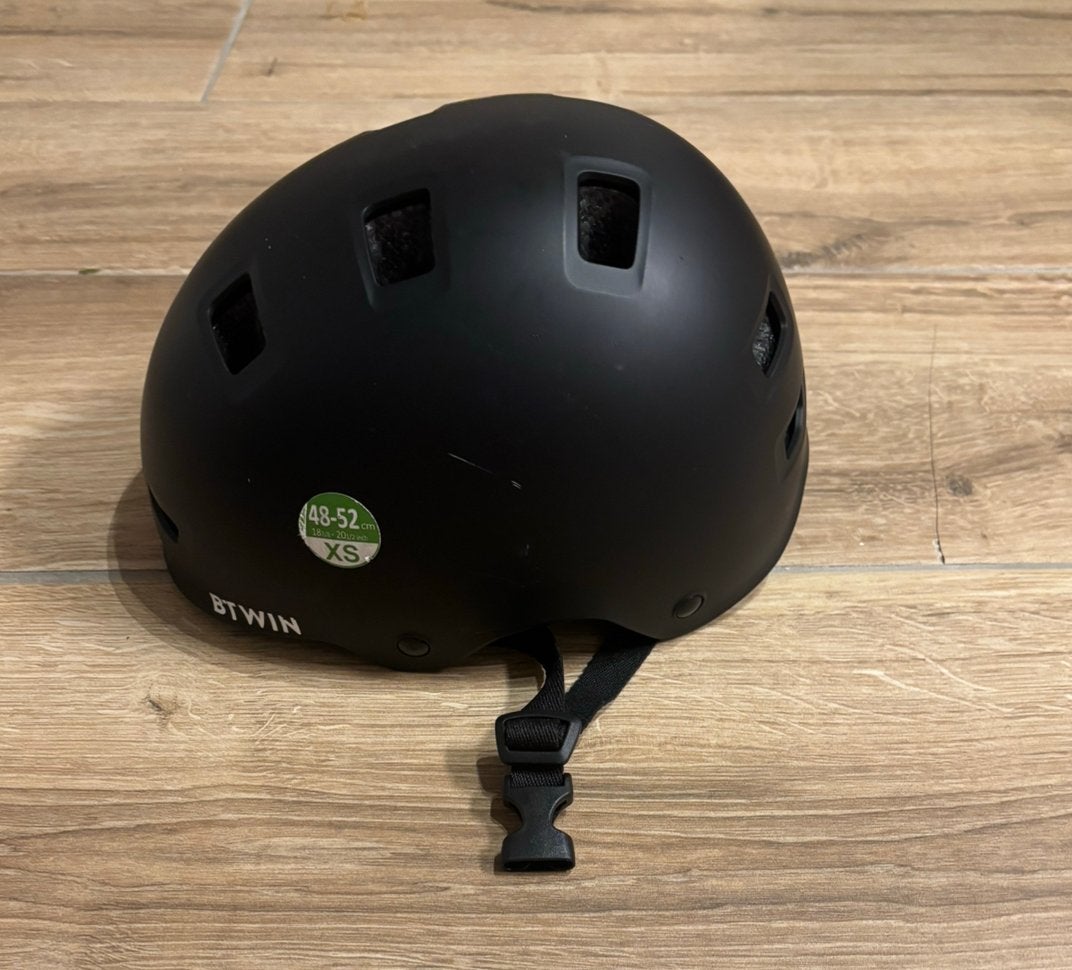 Fietshelm B’TWIN XS zwart, Ophalen of Verzenden, Zo goed als nieuw, XS