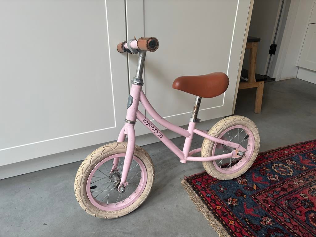 Roze Banwood loopfiets - Perfect voor de eerste avonturen!, Ophalen of Verzenden, Gebruikt, Minder dan 16 inch